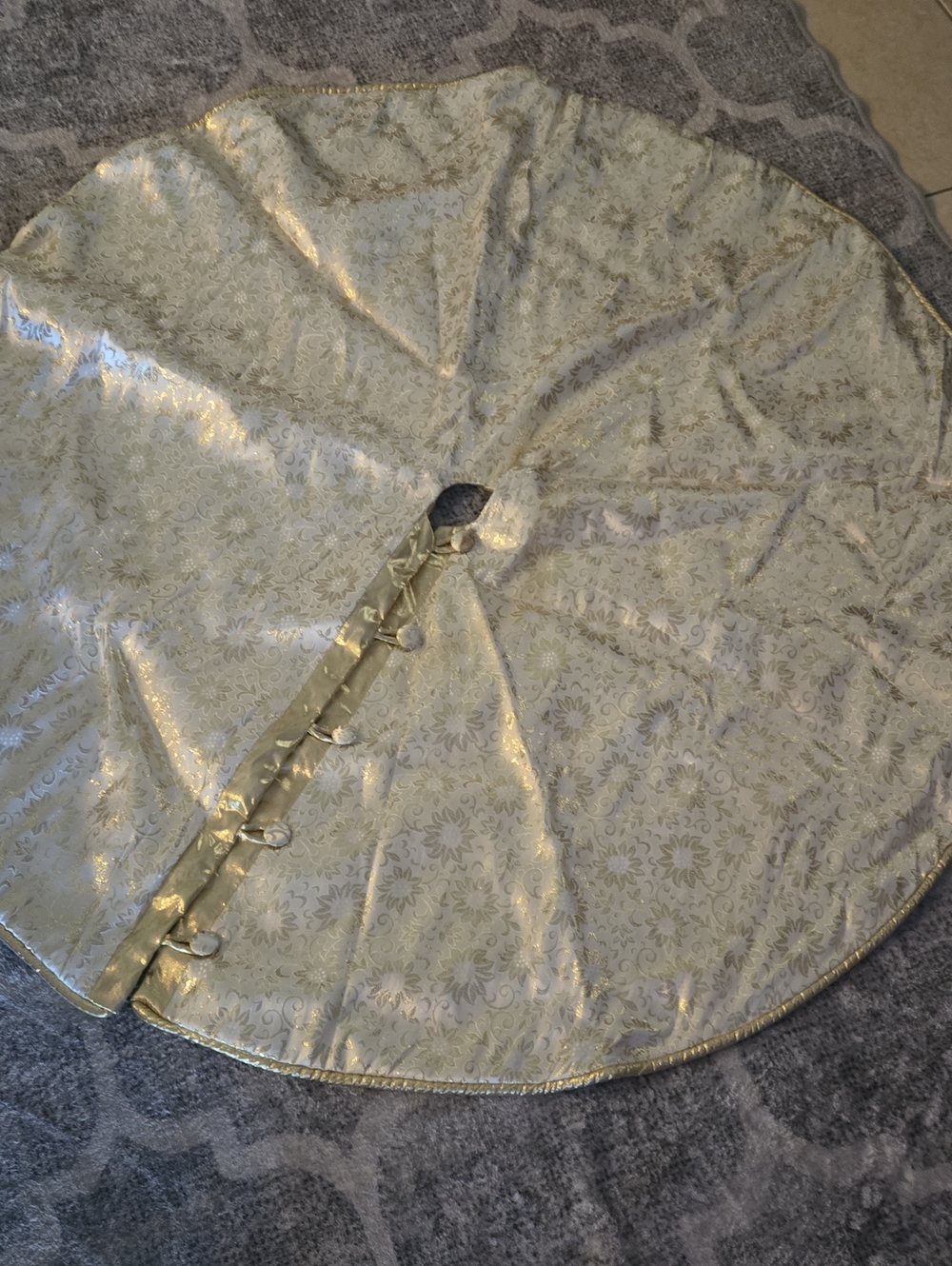 54" shimmering gold and cream floral damask Christmas tree skirt